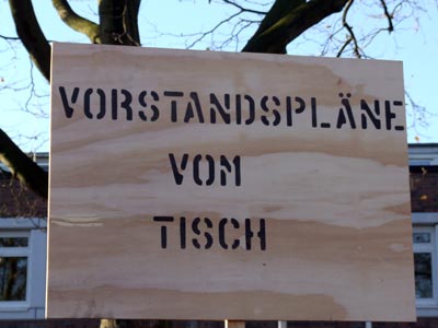 Plakat Protestkundgebung MAN Turbo Oberhausen Sterkrade 28.11.2016. Foto: AvantiO.