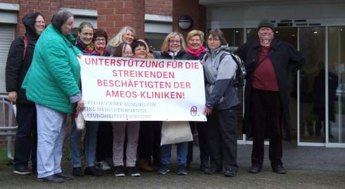 Aktion vom Oberhausener Bündnis für eine menschenwürdige Gesundheitsversorgung zum Internationalen Frauentag am Altenzentrum St. Clemens, 8. März 2020, Oberhausen-Sterkrade. Foto; R. Hoffmann.